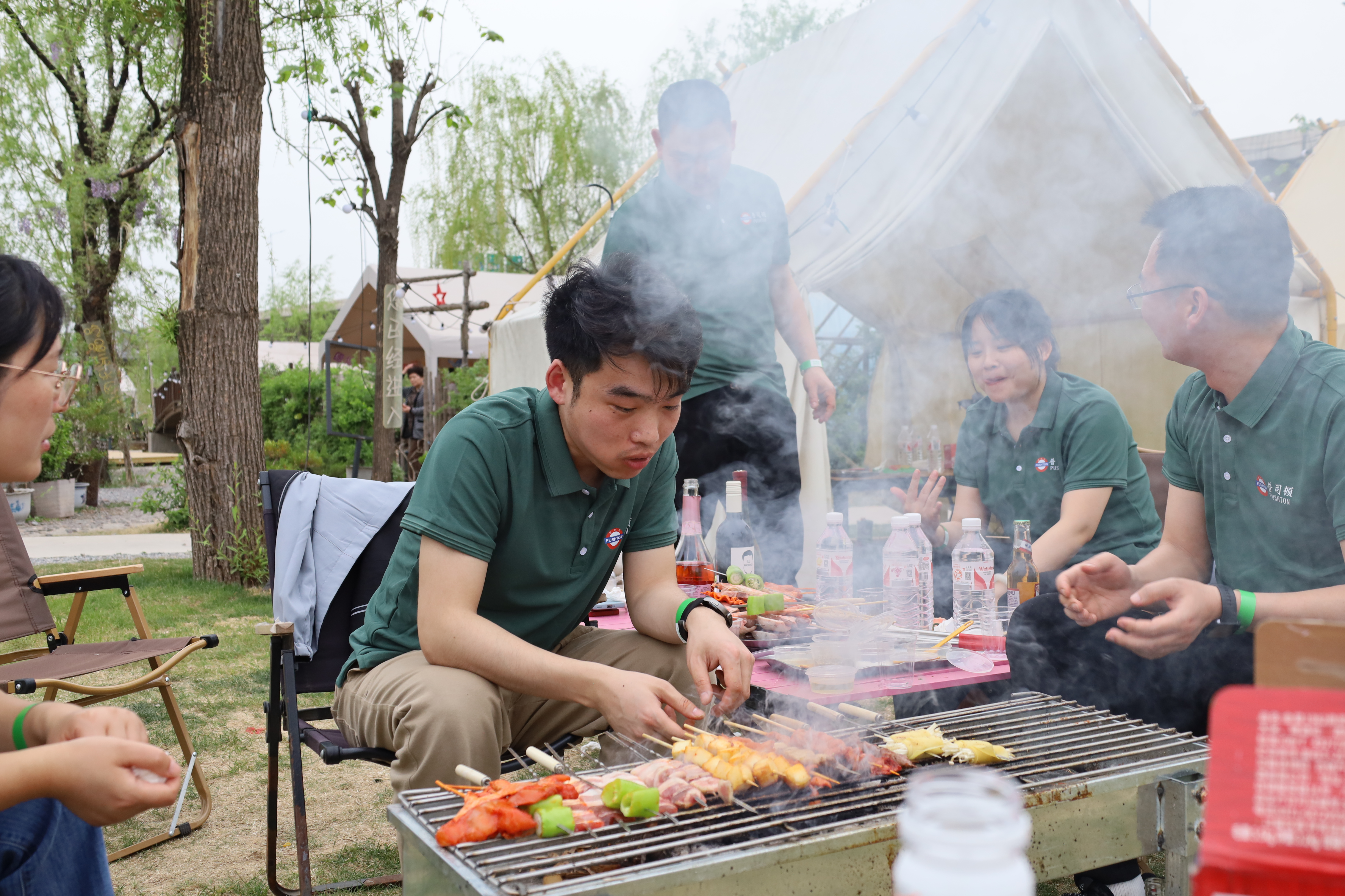 草长莺飞  风和日丽  团建烧烤  热情满满  